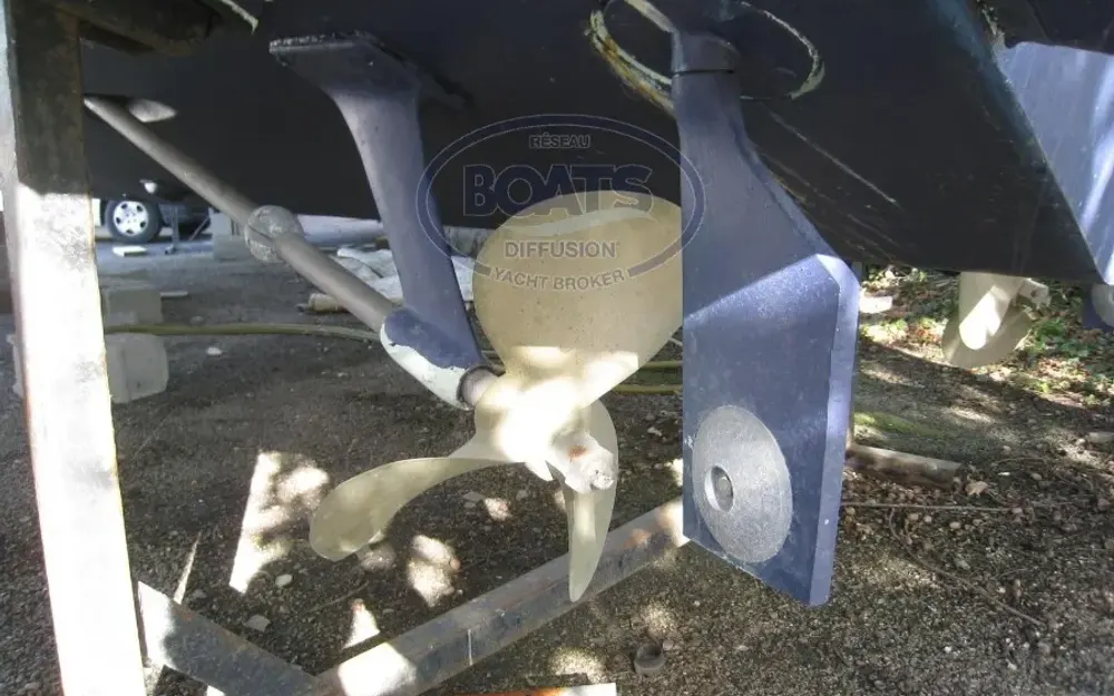 slider 13 Bertram  28 Flybridge