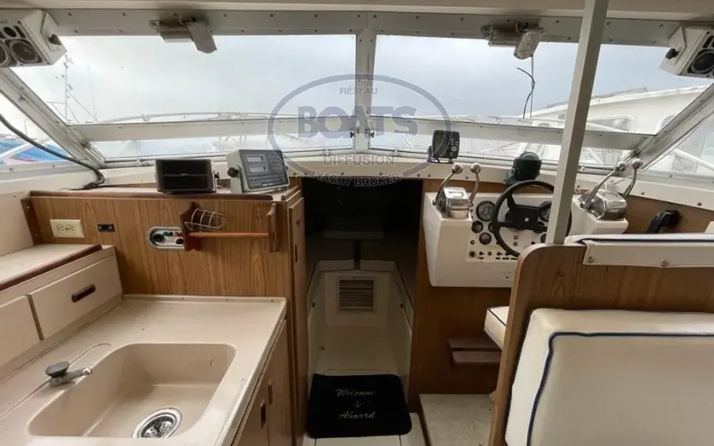 slider 6 Bertram  28 Flybridge