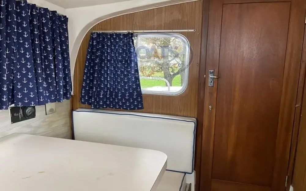 slider 8 Bertram  28 Flybridge