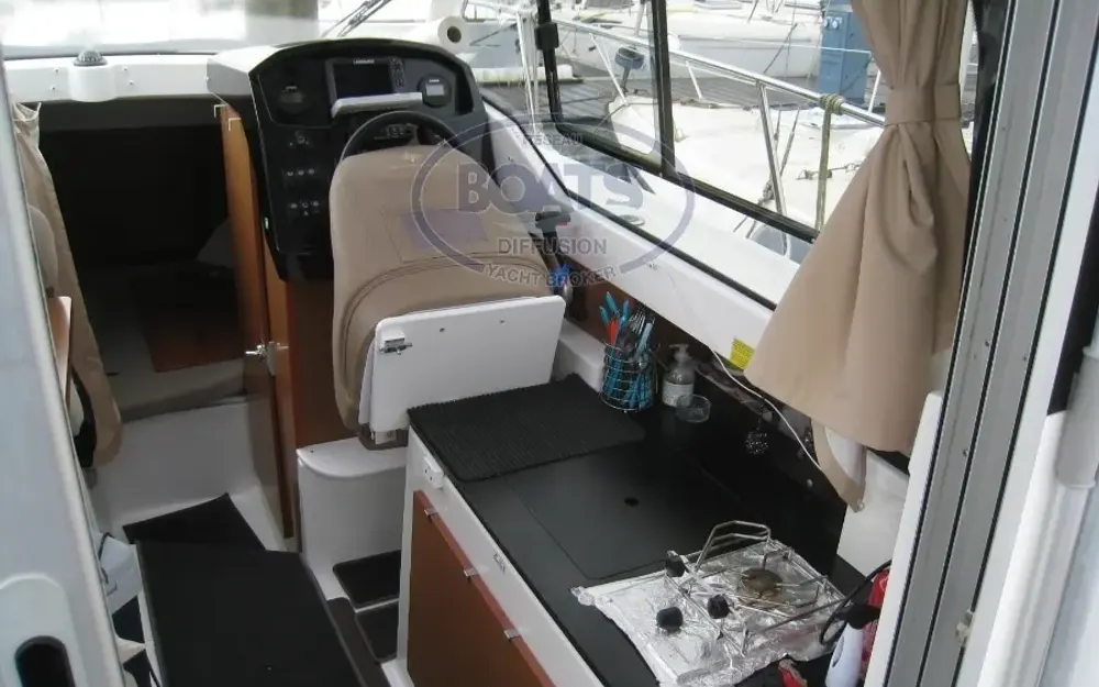 slider 10 Jeanneau Merry Fisher 795