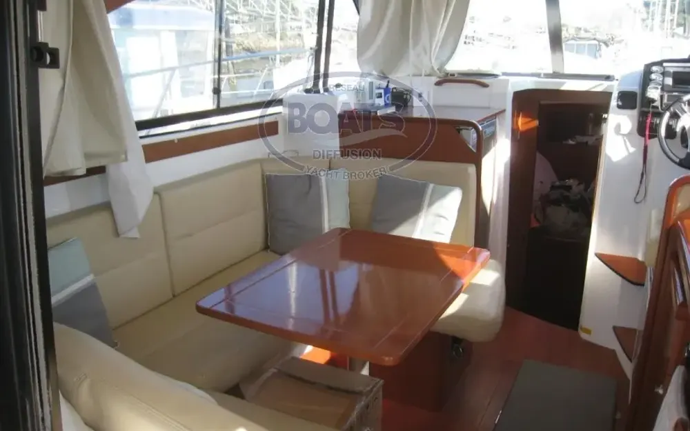 slider 4 Beneteau Antares 30 Fly
