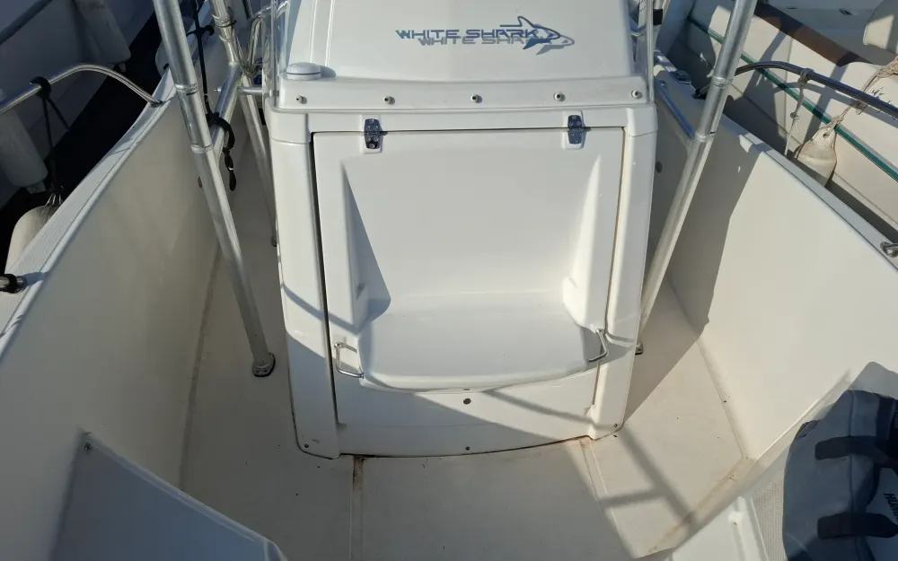 slider 10 Kelt White Shark 206