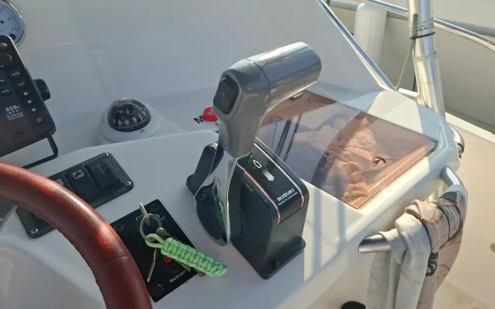 slider 15 Kelt White Shark 206