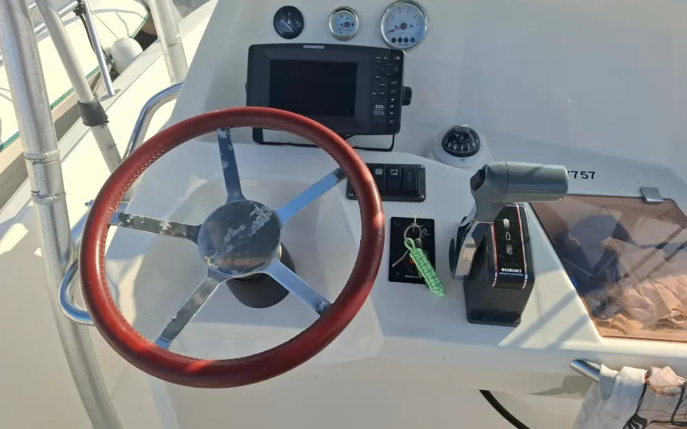 slider 16 Kelt White Shark 206