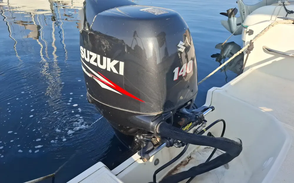 slider 18 Kelt White Shark 206