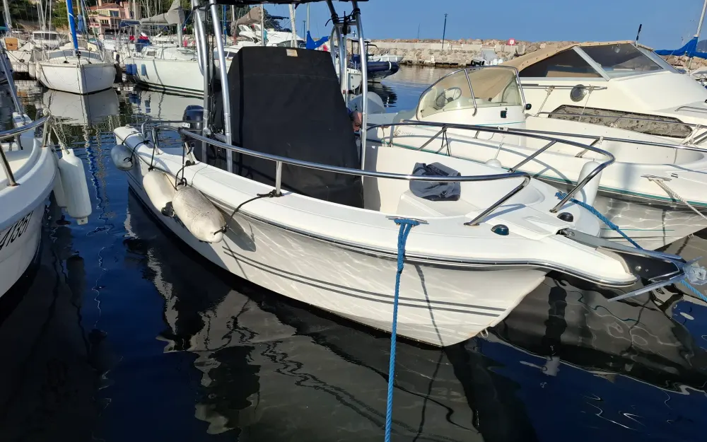 slider 0 Kelt White Shark 206