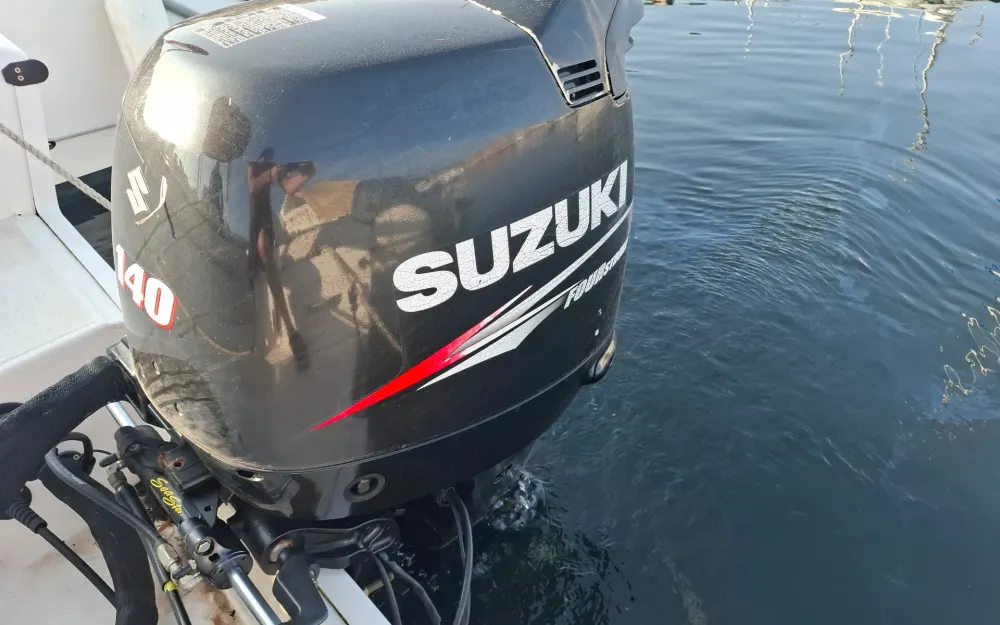 slider 24 Kelt White Shark 206