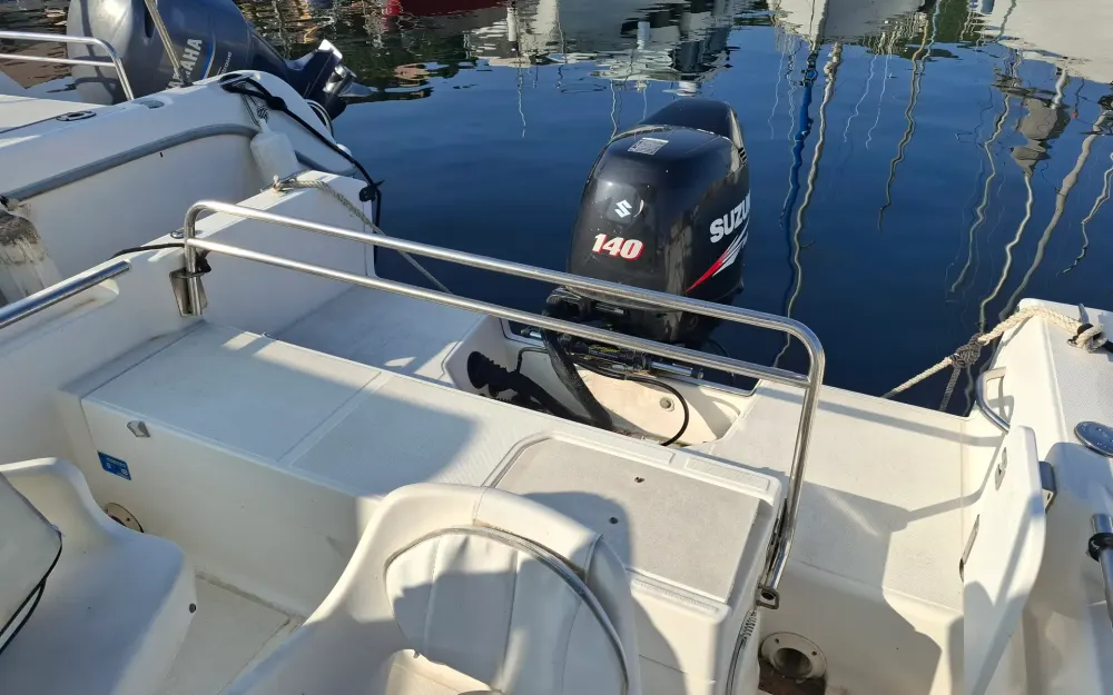 slider 5 Kelt White Shark 206
