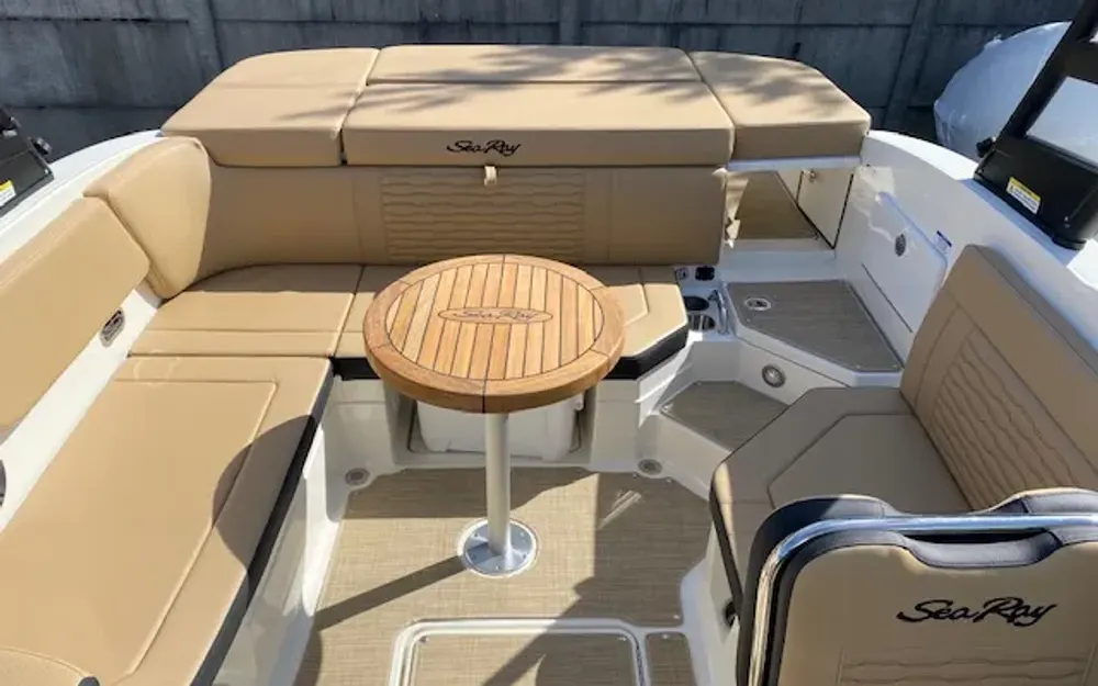 slider 3 Sea Ray SPX 230
