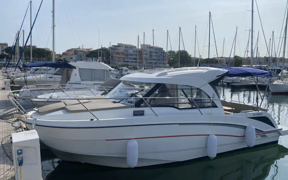 slider 0 Beneteau Antares 8 OB