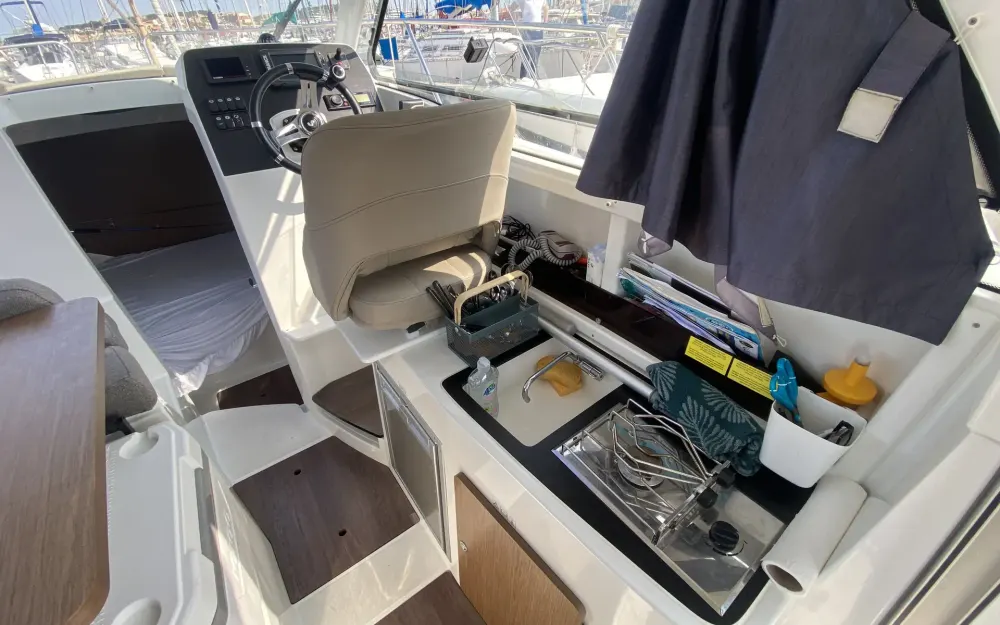 slider 9 Beneteau Antares 8 OB