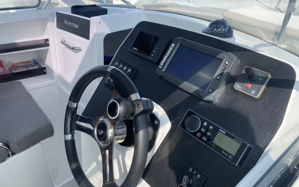 slider 10 Beneteau Antares 8 OB