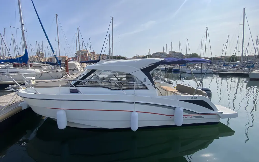 slider 1 Beneteau Antares 8 OB