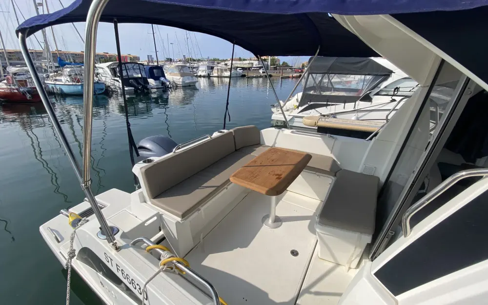 slider 4 Beneteau Antares 8 OB