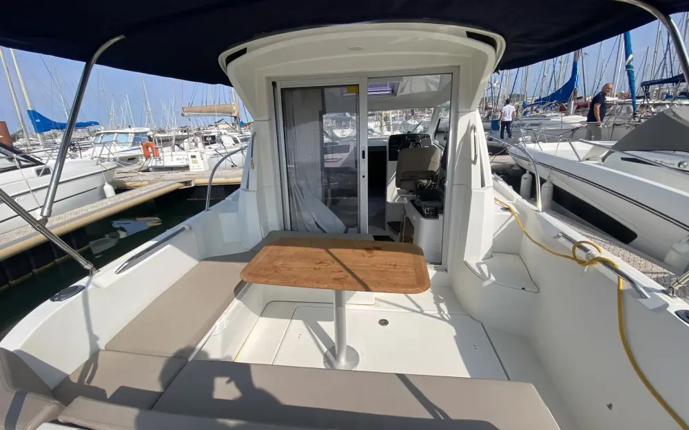 slider 6 Beneteau Antares 8 OB