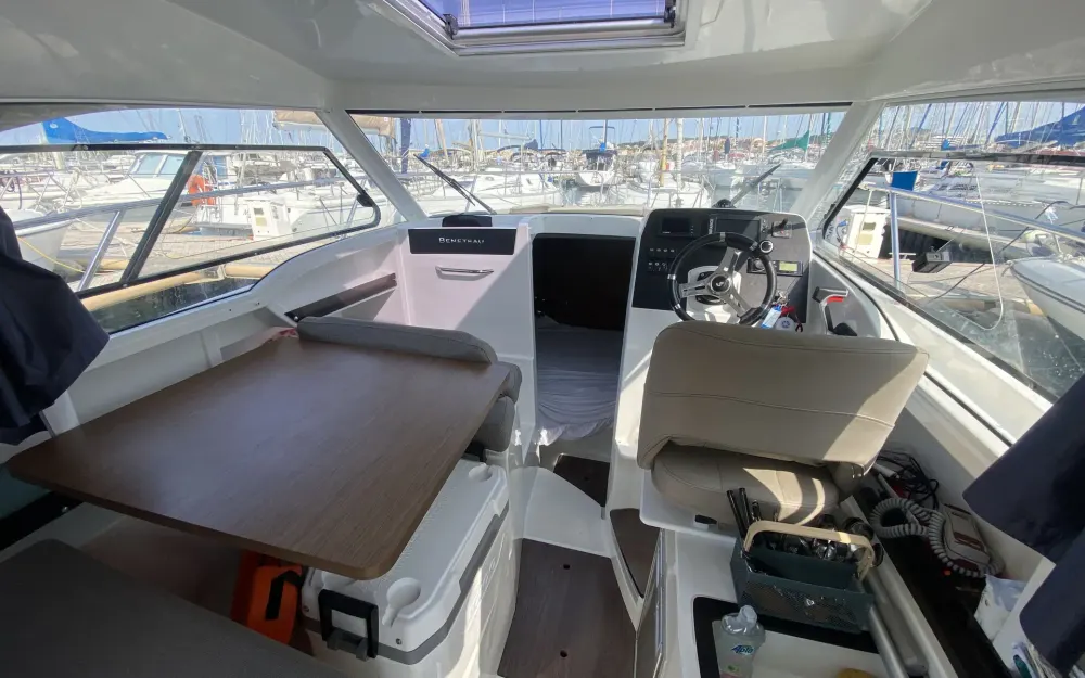 slider 8 Beneteau Antares 8 OB