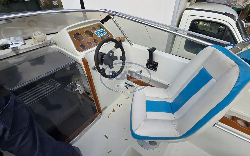 slider 8 Jeanneau Leader 650