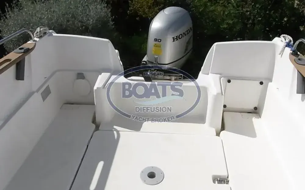 slider 4 Jeanneau Merry Fisher 585