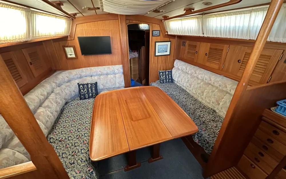 slider 23 Hallberg Rassy  42F