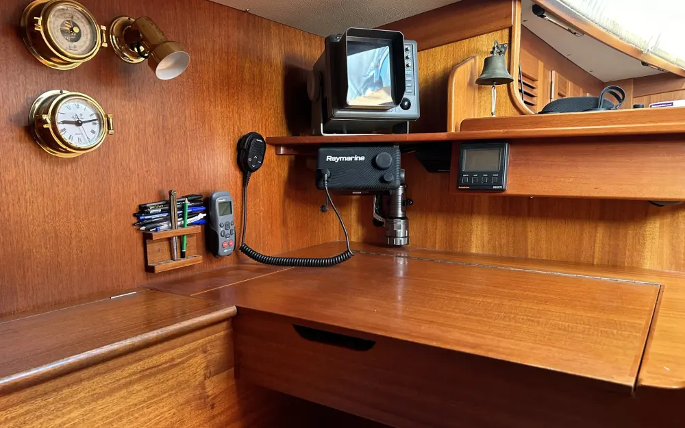 slider 33 Hallberg Rassy  42F