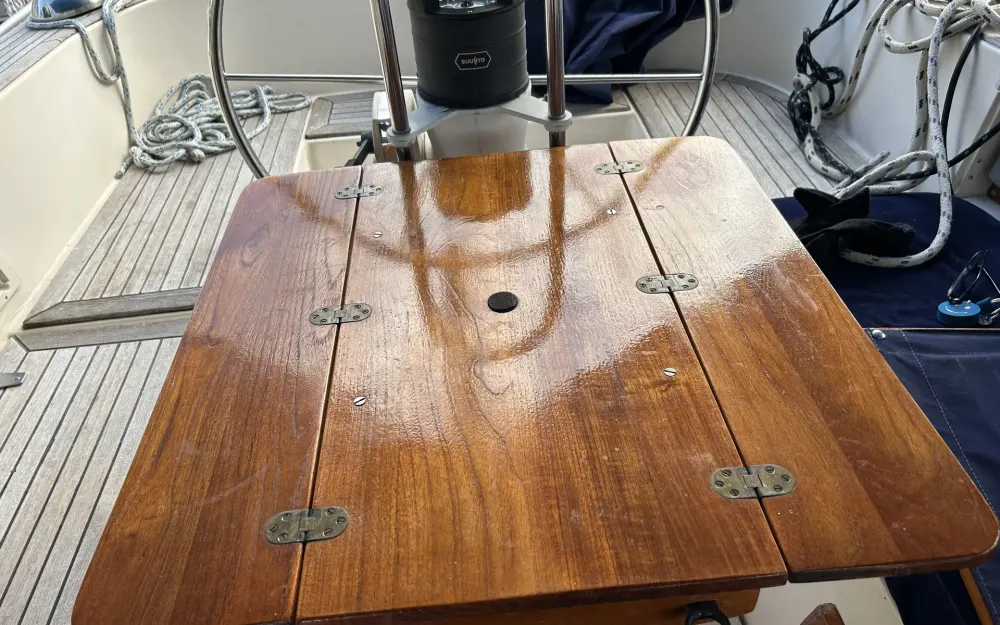slider 37 Hallberg Rassy  42F