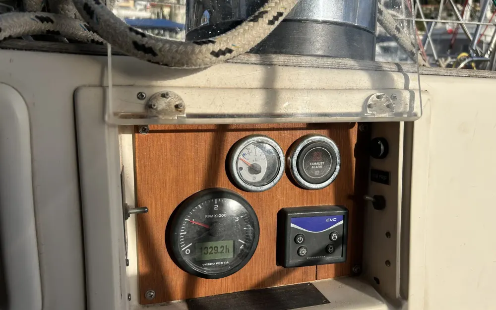 slider 39 Hallberg Rassy  42F