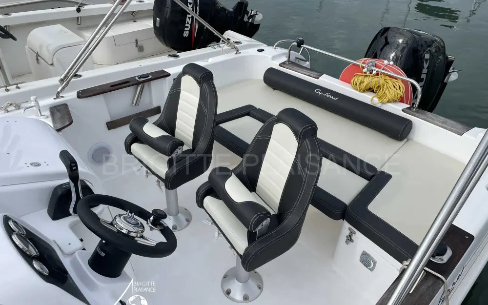 slider 1 B2 Marine Cap Ferret 652 Open