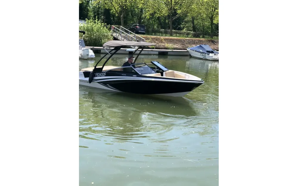 slider 0 Glastron  GT 185