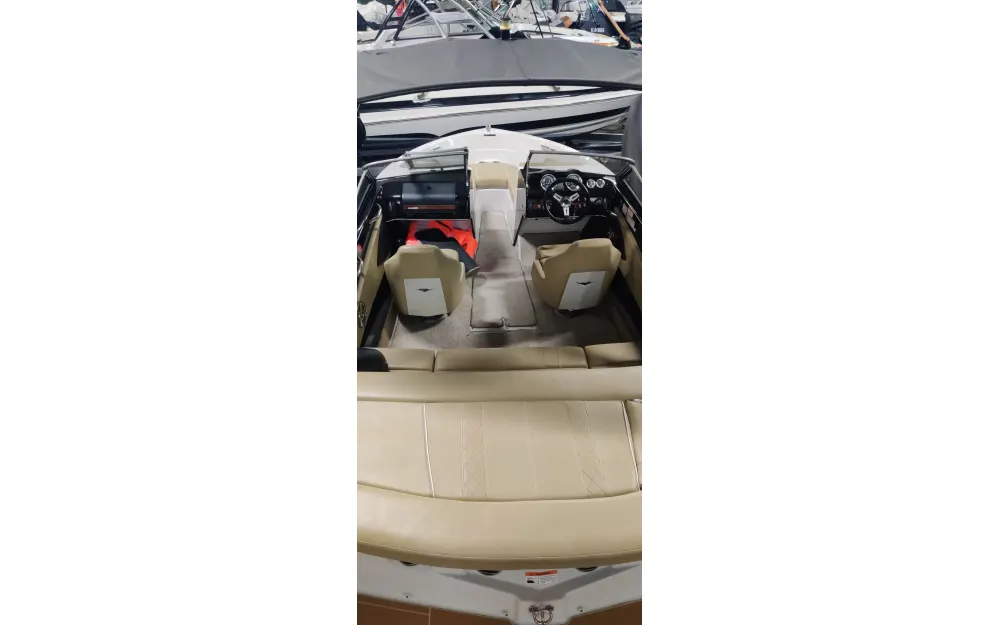 slider 4 Glastron  GT 185