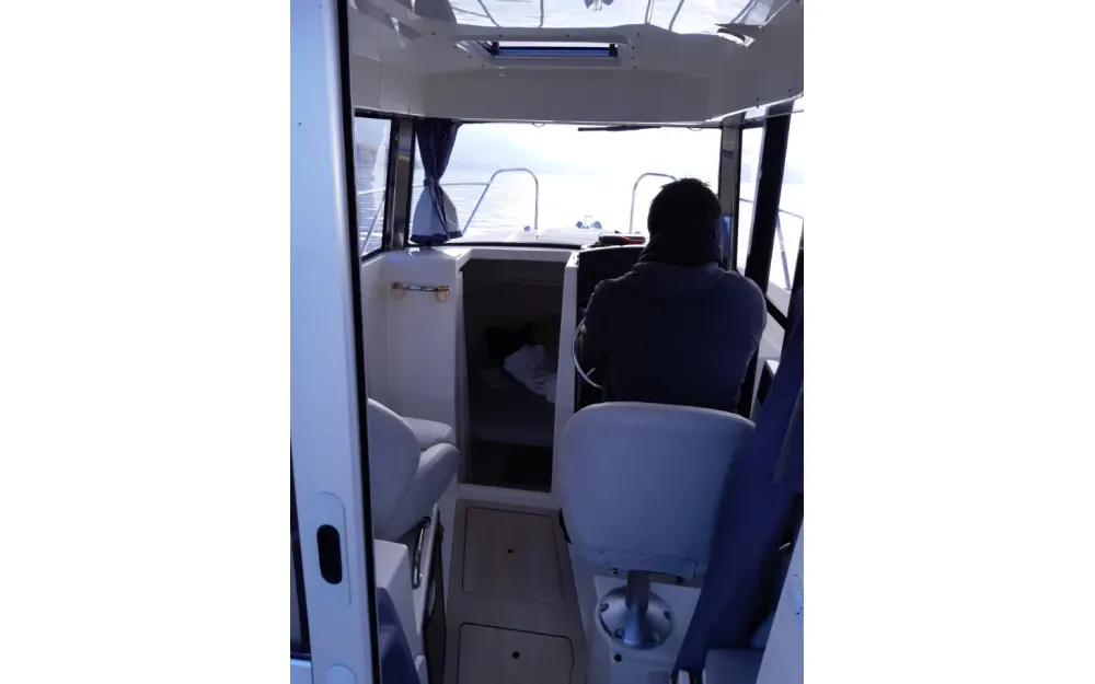 slider 3 Quicksilver Activ 705 Pilothouse