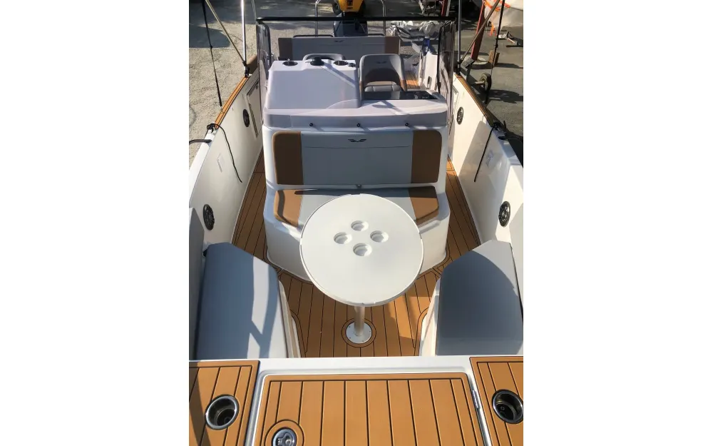 slider 4 Beneteau Flyer 7 SPACEdeck