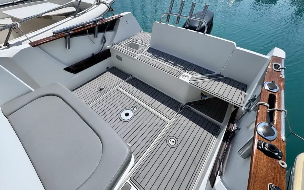 slider 9 Beneteau Barracuda 7
