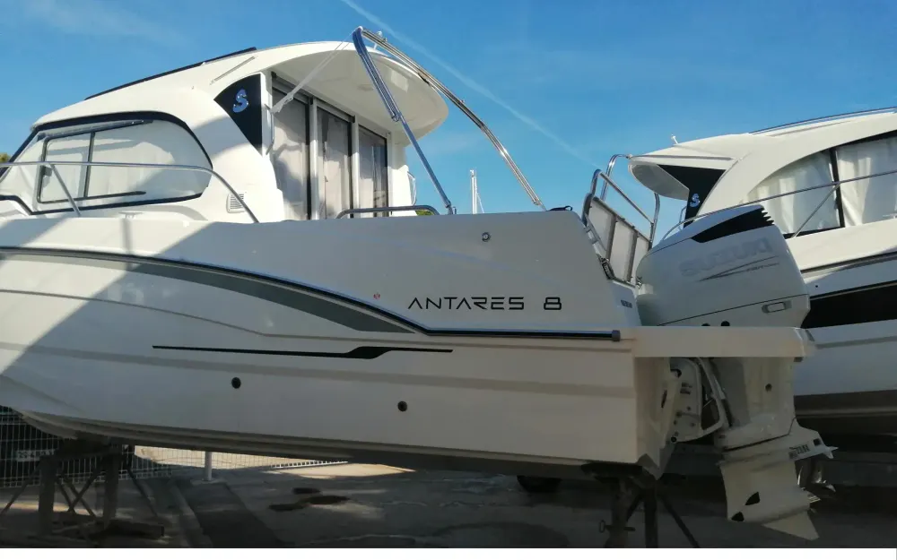 slider 0 Beneteau Antares 8