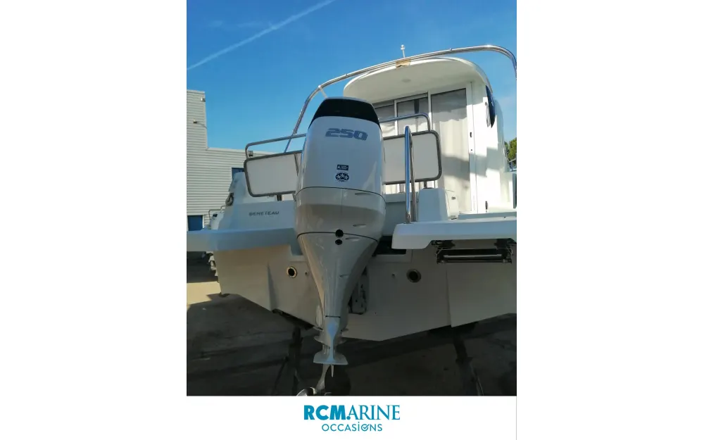 slider 1 Beneteau Antares 8