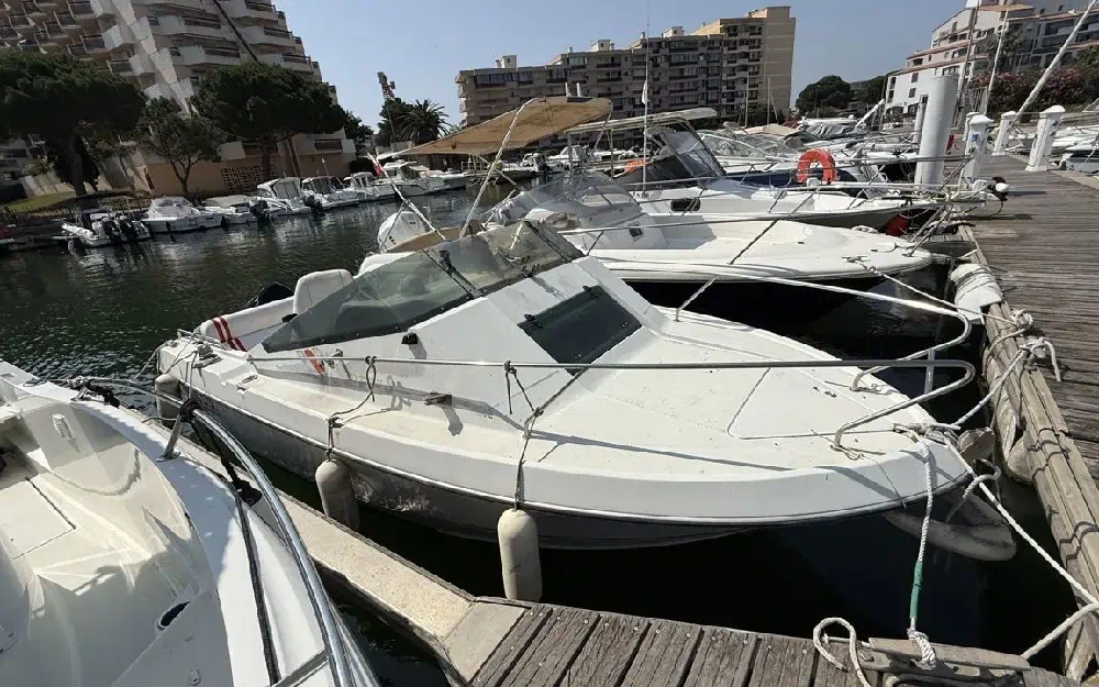 slider 1 Beneteau Flyer 560