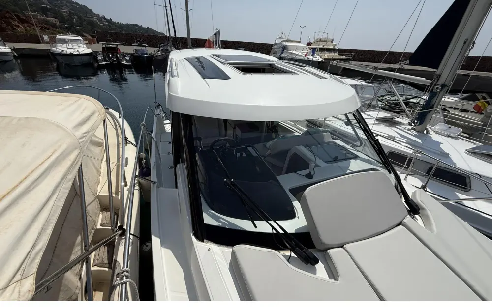 slider 1 Beneteau Antares Serie 9