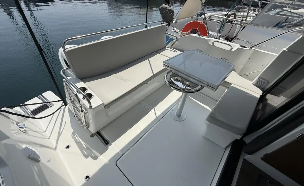 slider 2 Beneteau Antares Serie 9