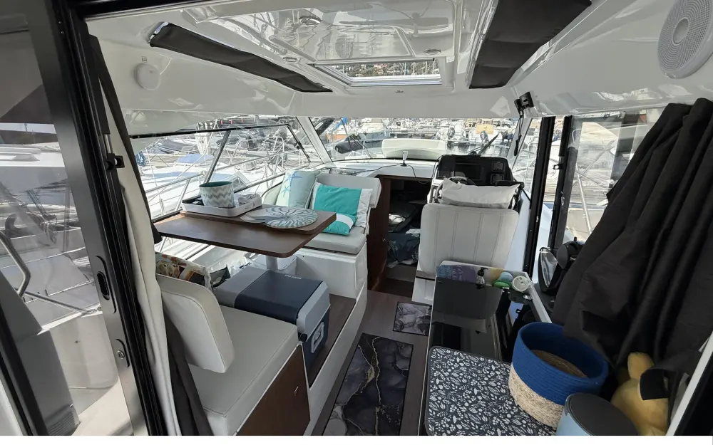 slider 5 Beneteau Antares Serie 9
