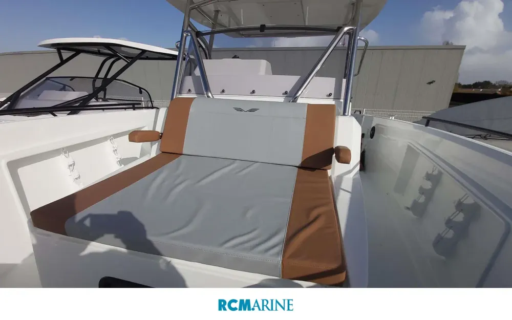 slider 10 Beneteau Flyer 9 Spacedeck