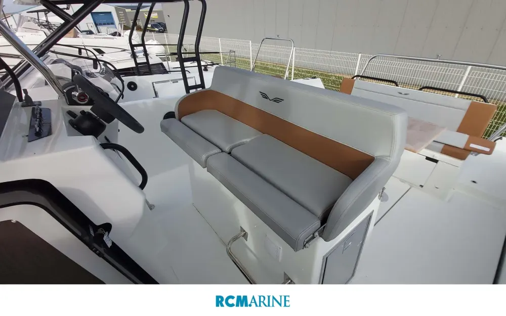 slider 8 Beneteau Flyer 9 Spacedeck