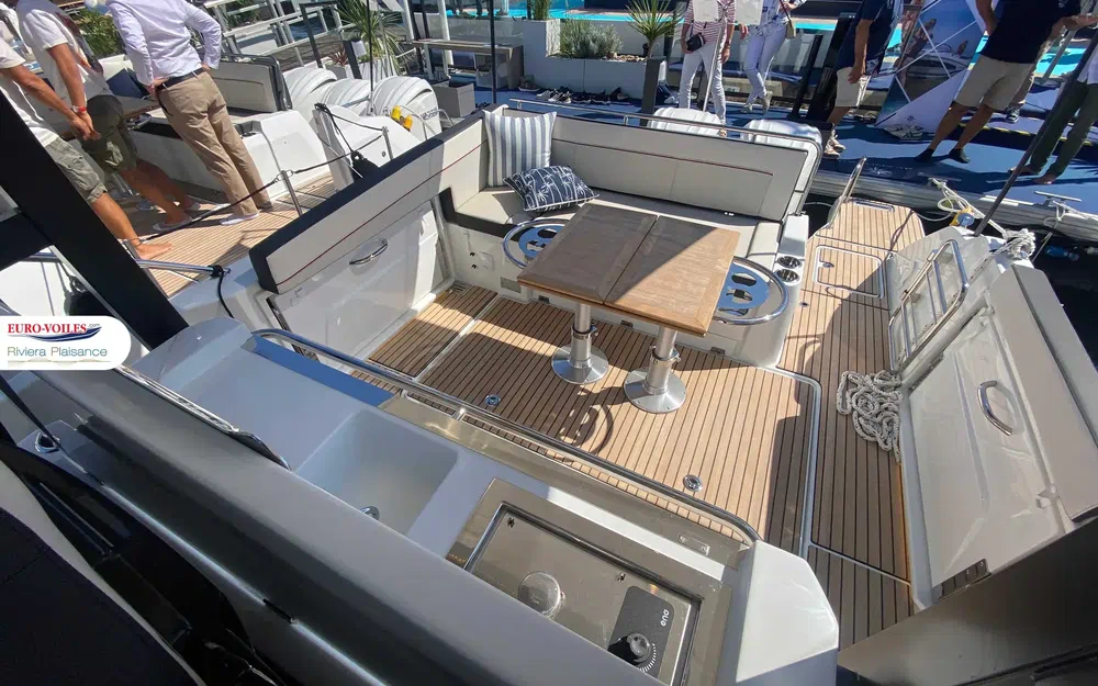 slider 9 Jeanneau Cap Camarat 10.5 WACap Camarat 10.5 Wa Serie 2