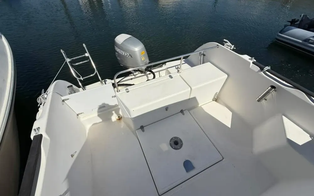 slider 8 Guymarine  580