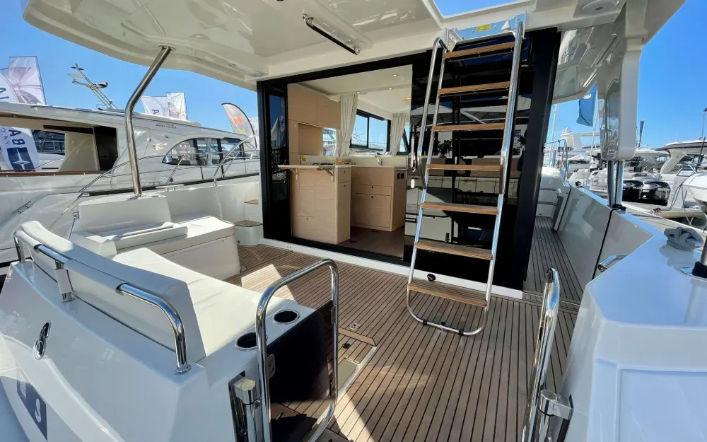 slider 9 Beneteau Swift Trawler 41 Fly