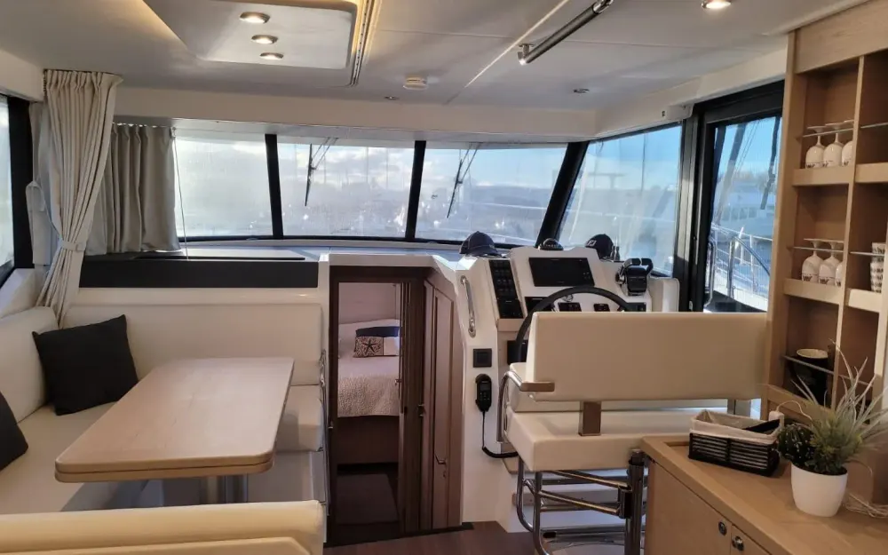 slider 2 Beneteau Swift Trawler 41 Fly