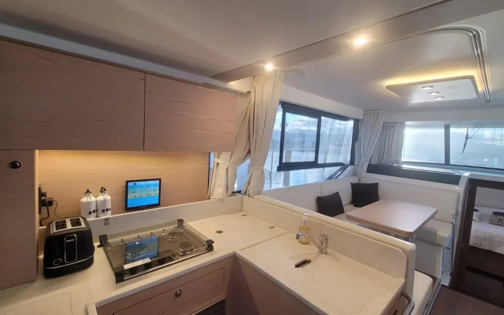 slider 3 Beneteau Swift Trawler 41 Fly