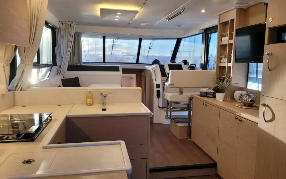 slider 7 Beneteau Swift Trawler 41 Fly