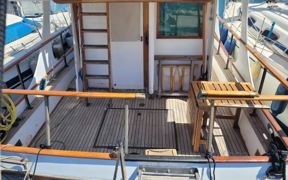 slider 3 American Marine Grand Banks 32