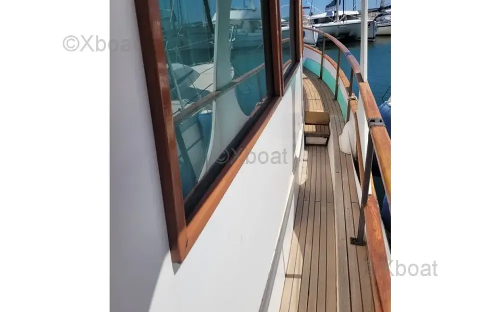 slider 4 American Marine Grand Banks 32