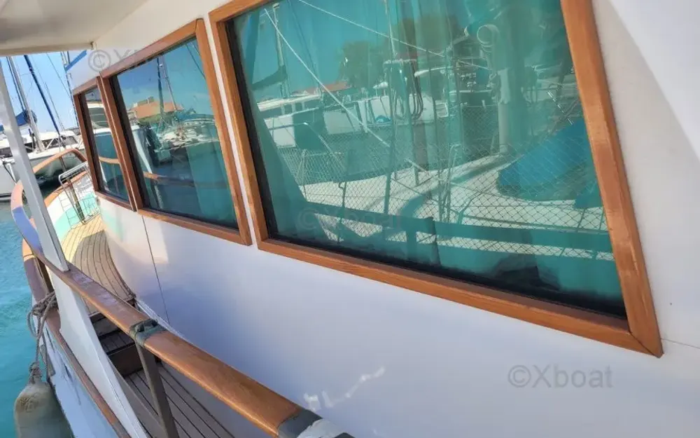 slider 8 American Marine Grand Banks 32