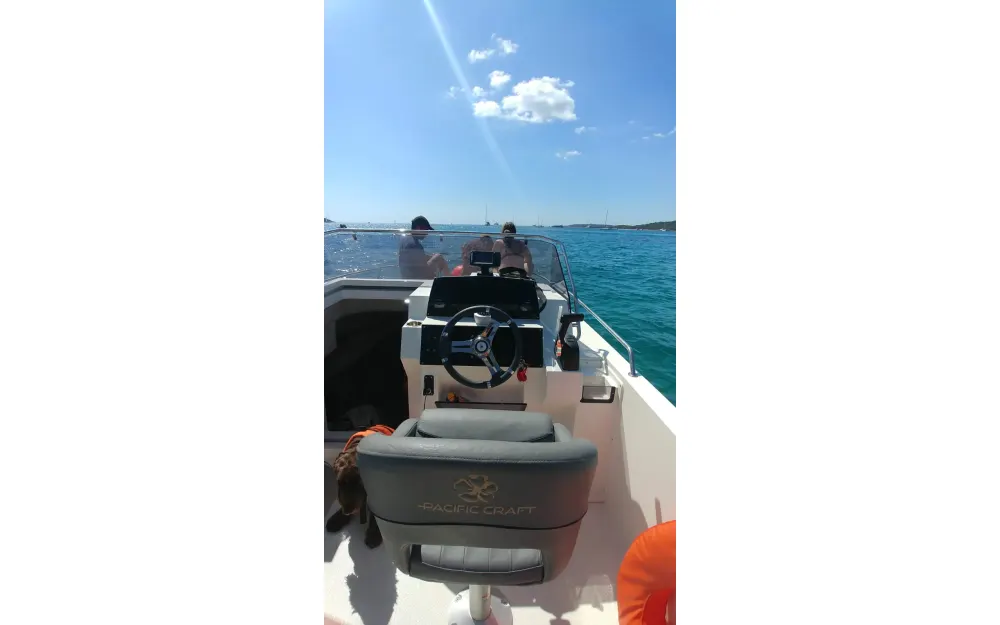 slider 6 Pacific Craft  630 SC